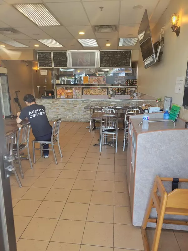 Port Coquitlam, BC V3B 5Y9,2755 Lougheed HWY #25