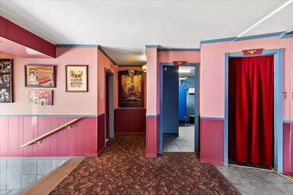 376 Wallace ST Hope, BC V0X 1L0