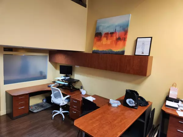 Vancouver, BC V5Y 3X2,338 W 8th AVE #207