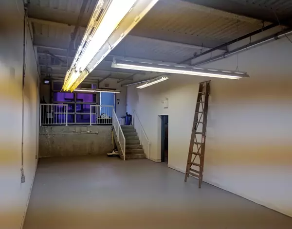 Vancouver, BC V5Y 3X2,338 W 8th AVE #105