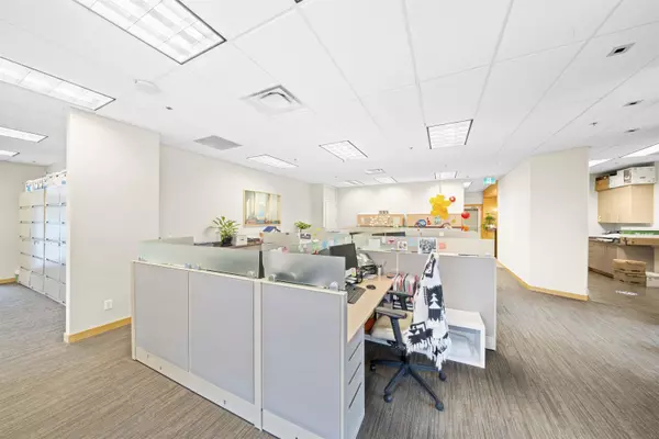 700 Marine DR #215 North Vancouver, BC V7M 1H3