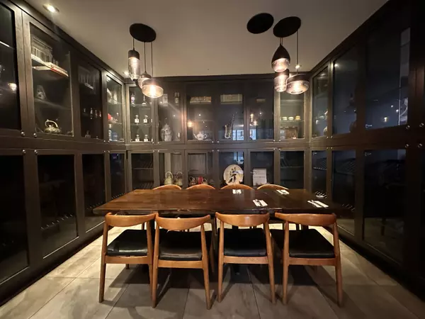 808 Bute Vancouver, BC V6E 4H6