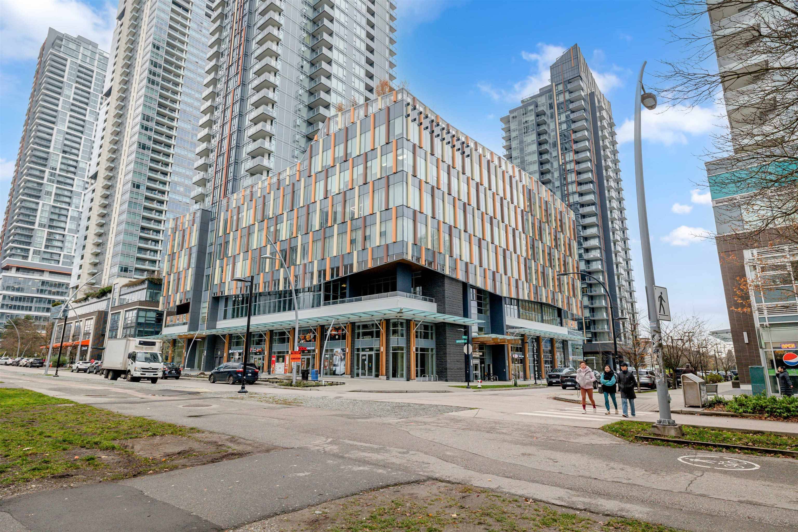 Burnaby, BC V5H 0J2,6378 Silver AVE #413