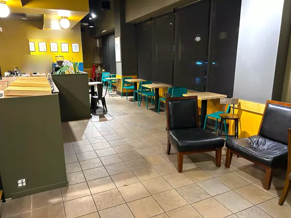 Vancouver, BC V6K 1R2,2948 W 4th AVE