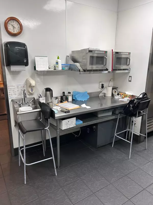 1055 W Georgia ST #216 Vancouver, BC V6E 3P2