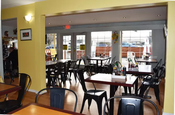 5694 Dolphin ST Sechelt, BC V0N 3A0