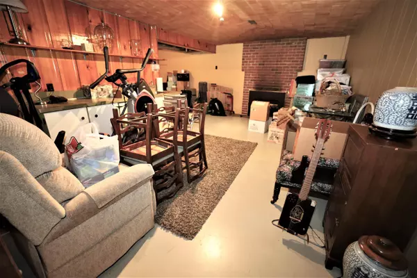 5690 Mermaid ST Sechelt, BC V0N 3A0