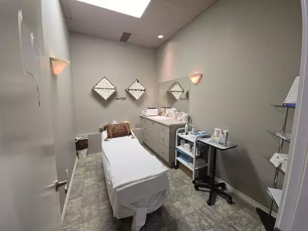 Vancouver, BC V5W 2R2,4929 Main ST