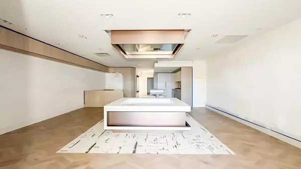 Vancouver, BC V6P 4A8,8273 Oak ST