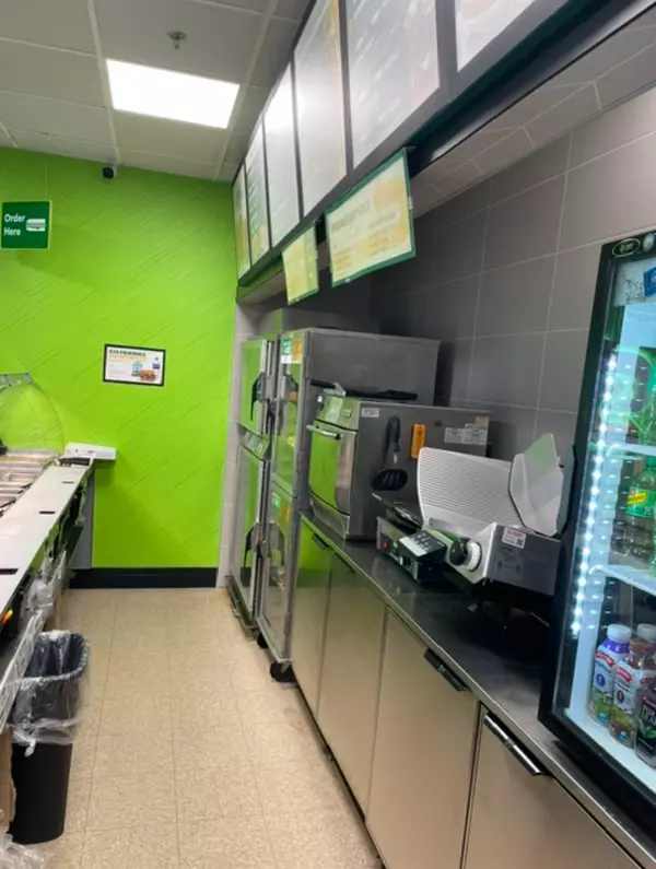 Vancouver, BC V6Z 1A6,722 Smithe ST