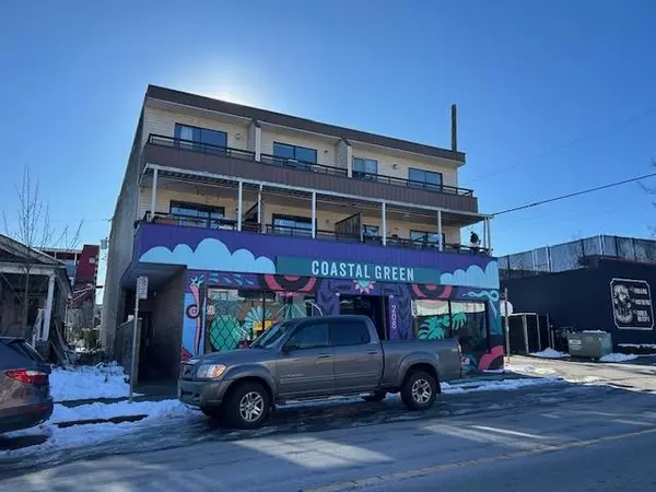 210 E 16th AVE, Vancouver, BC V5T 2T4