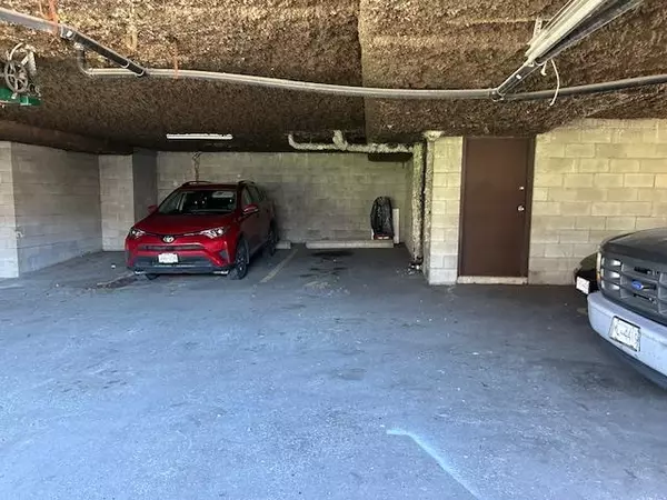 Vancouver, BC V5T 2T4,210 E 16th AVE