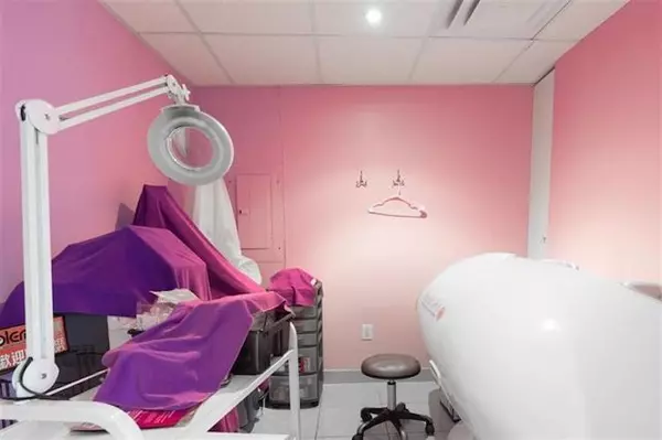 Burnaby, BC V5H 2A9,4500 Kingsway #2221