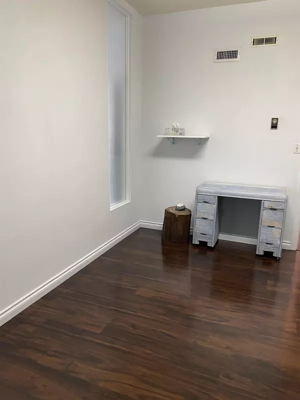 Vancouver, BC V6P 3V8,5446 Victoria DR