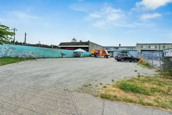 5651 Cowrie ST #Unit B Sechelt, BC V0N 3A0