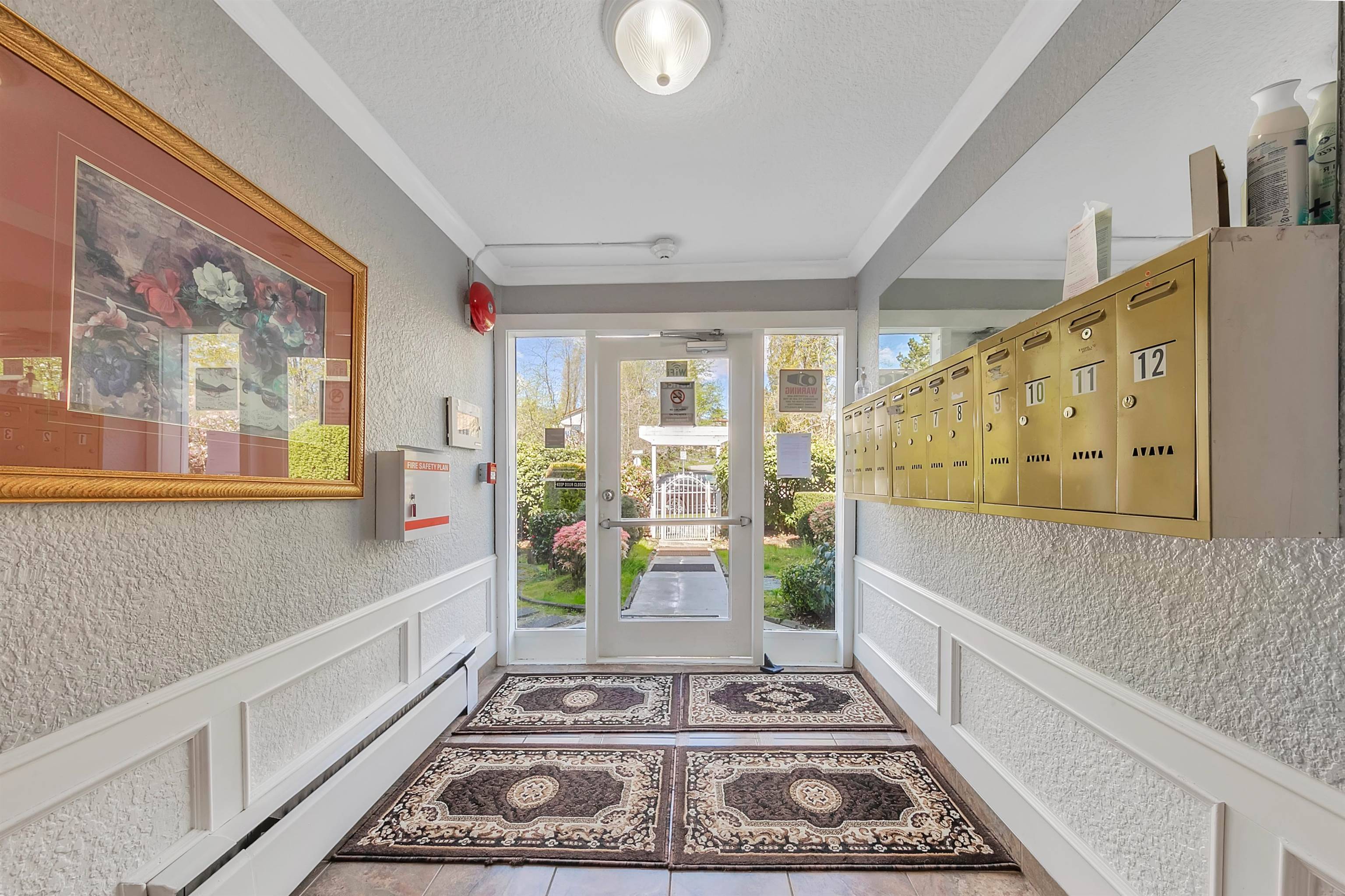 North Vancouver, BC V7M 1J2,357 W 4th ST