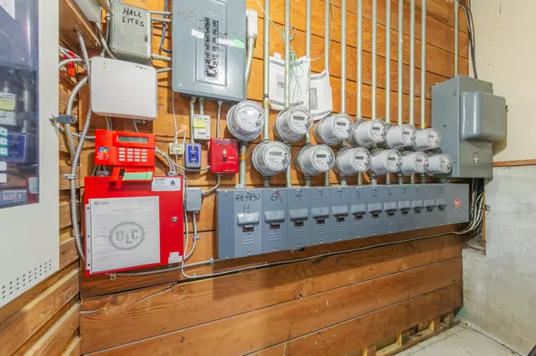 357 W 4th ST North Vancouver, BC V7M 1J2