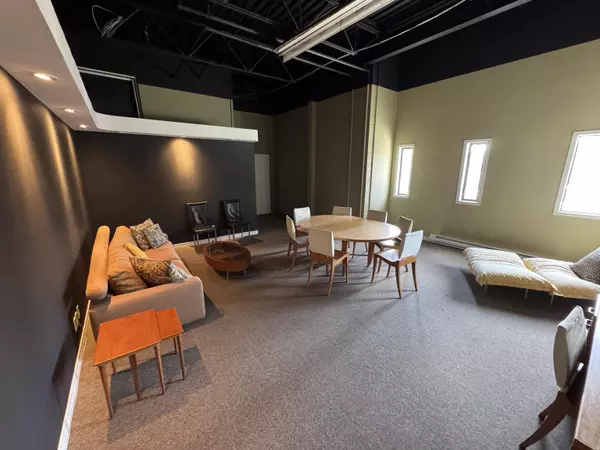 144 Riverside DR North Vancouver, BC V7H 1T9