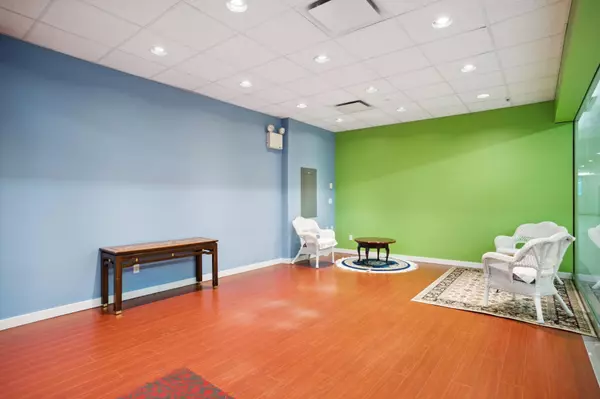 Richmond, BC V6X 0J8,4000 No. 3 RD #3135