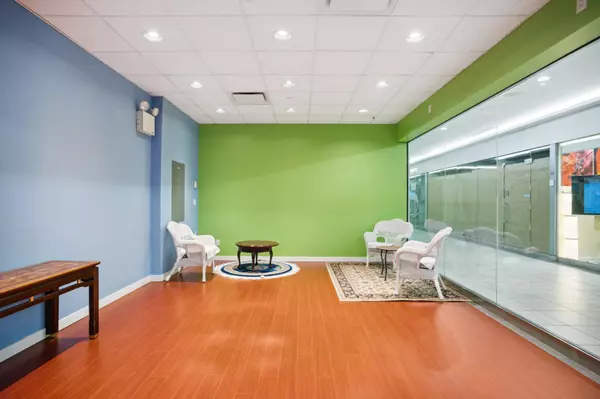 Richmond, BC V6X 0J8,4000 No. 3 RD #3135