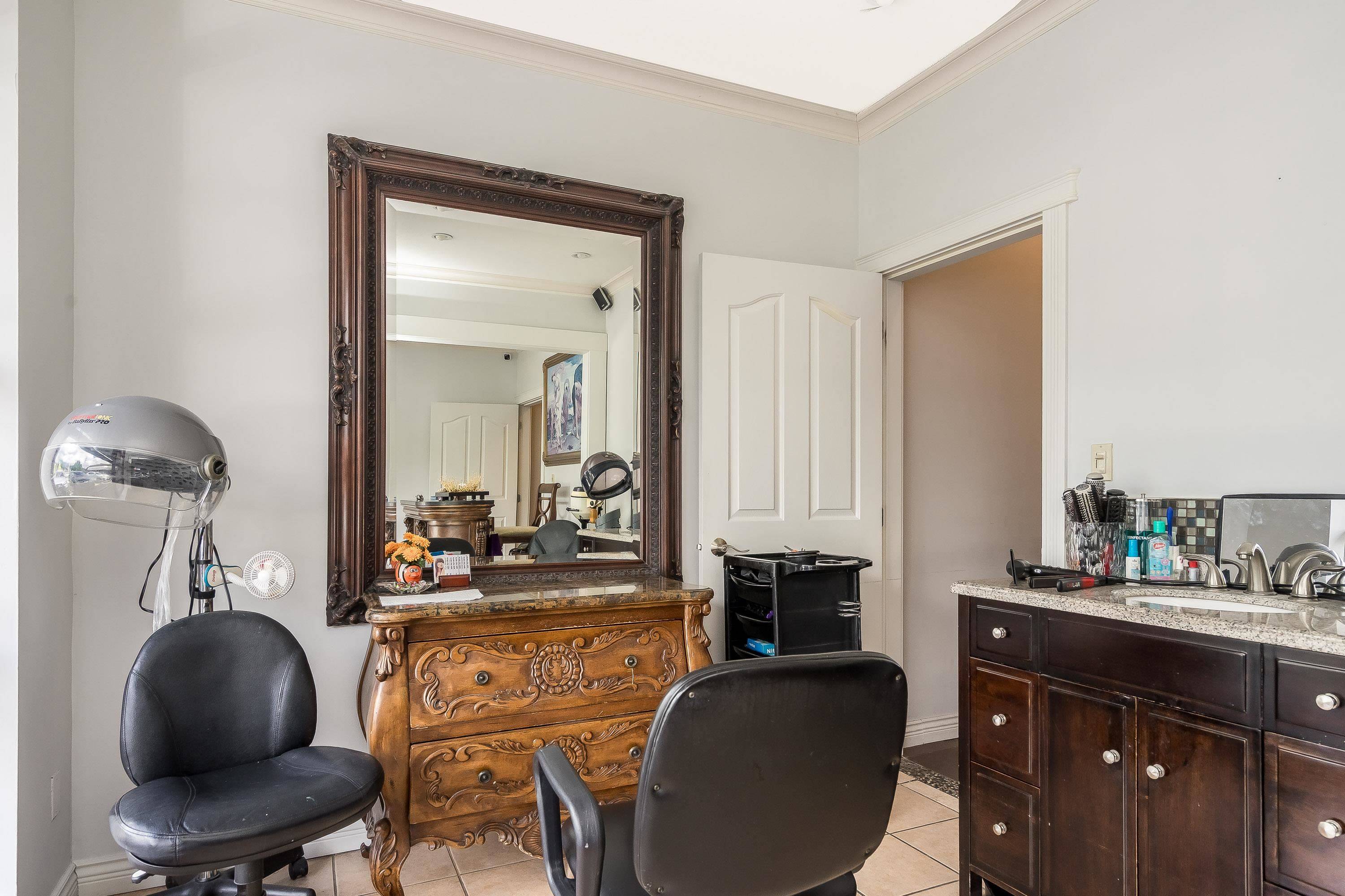 Coquitlam, BC V3B 1B9,2764 Barnet HWY