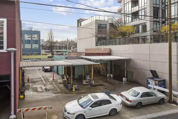 Vancouver, BC V5T 1B3,33 E 2nd AVE