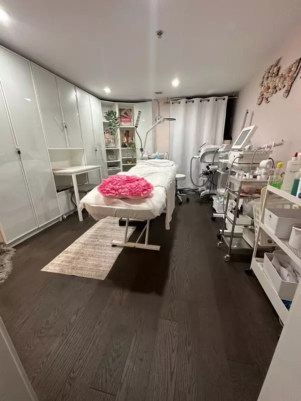 Port Moody, BC V0V 0V0,11725 Confidential