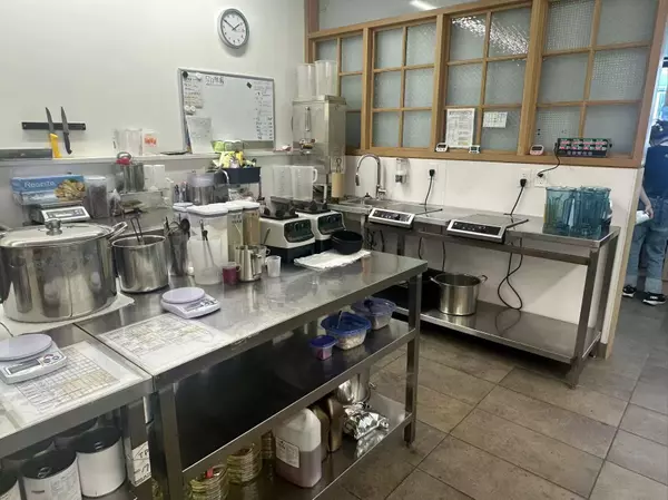 Vancouver, BC V6E 1B5,1175 Robson ST