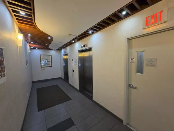 Vancouver, BC V6B 6H5,515 W Pender ST #310