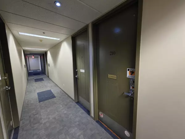 Vancouver, BC V6B 6H5,515 W Pender ST #208