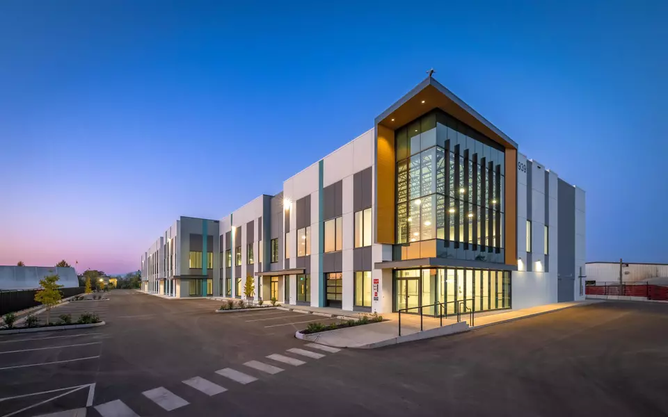 12939 Anvil WAY #104-105, Surrey, BC V3W 2X8