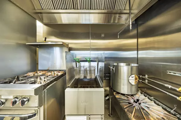 Richmond, BC V6X 0J8,4000 No. 3 RD #3315