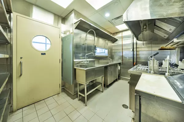 Richmond, BC V6X 0J8,4000 No. 3 RD #3320