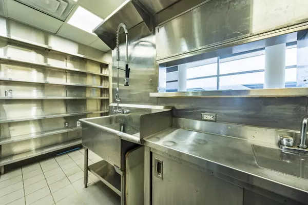 Richmond, BC V6X 0J8,4000 No. 3 RD #3320