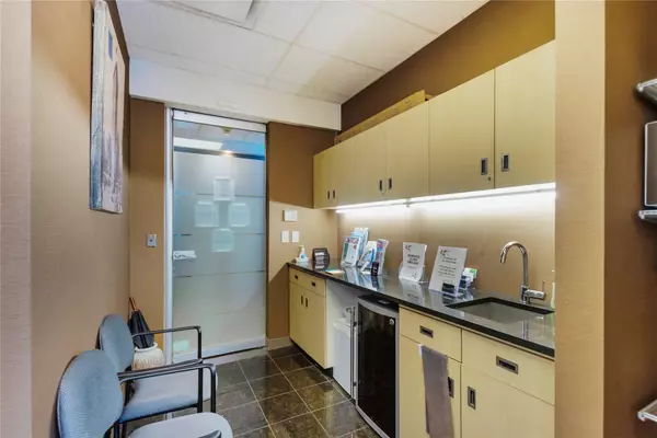 Richmond, BC V6Y 2B2,6081 No. 3 RD #610,611,612