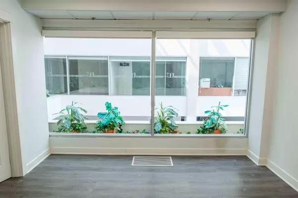 Vancouver, BC V6B 6H5,515 W Pender ST #245