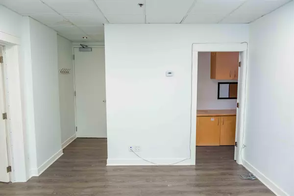 Vancouver, BC V6B 6H5,515 W Pender ST #245