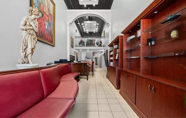 Vancouver, BC V6K 2G6,2813-2815-2817 W Broadway