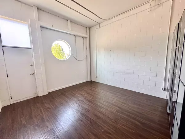 Gibsons, BC V0N 1V8,626 Shaw RD #3