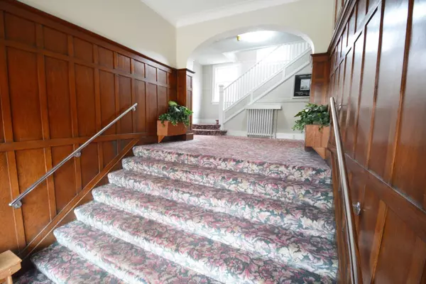 New Westminster, BC V3L 1M5,317 Third AVE