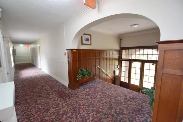 New Westminster, BC V3L 1M5,317 Third AVE