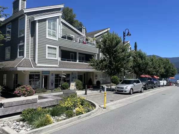 4390 Gallant AVE #105C, North Vancouver, BC V7G 1L2