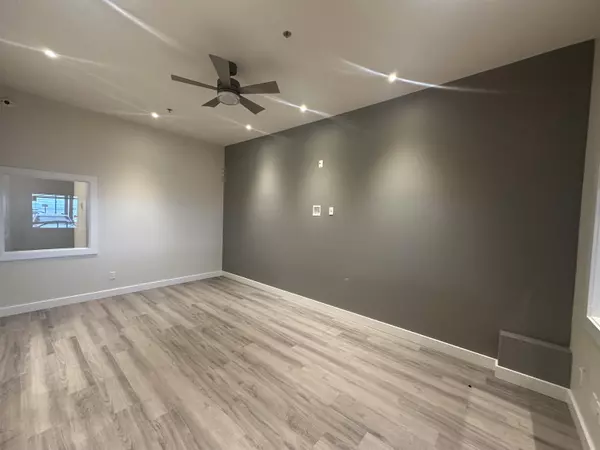 Sechelt, BC V7Z 0E6,4720 Sunshine Coast HWY #5