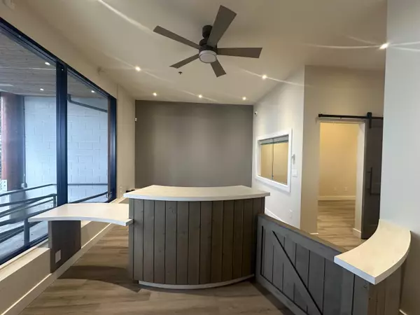 Sechelt, BC V7Z 0E6,4720 Sunshine Coast HWY #5