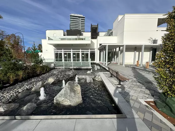 1625 Lions Gate LN North Vancouver, BC V7P 0E2