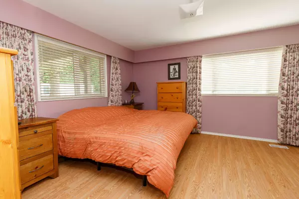 20254 Old Dewdney Trunk RD Pitt Meadows, BC V3Y 1Z1