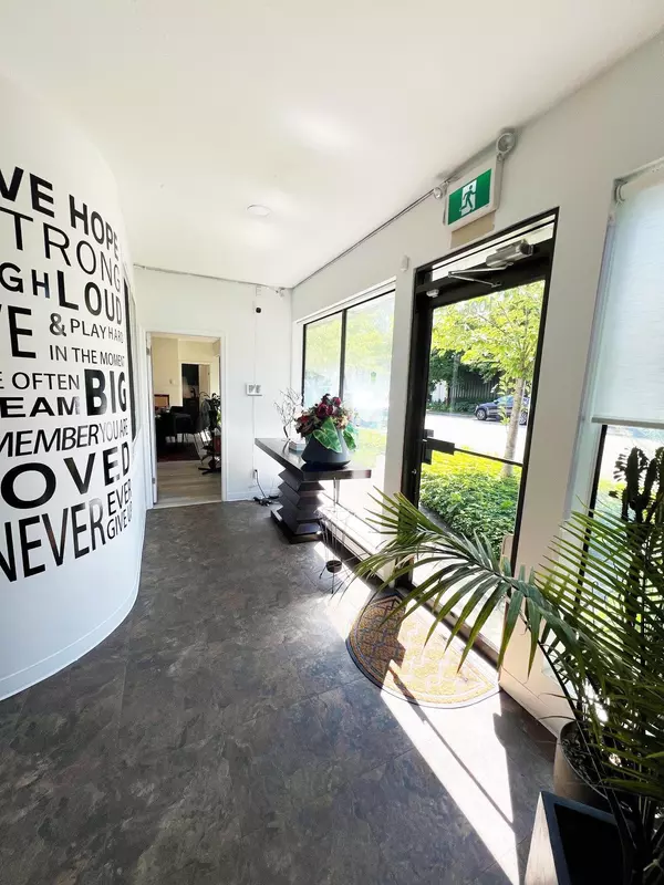 North Vancouver, BC V7P 3J6,1086 W 3rd