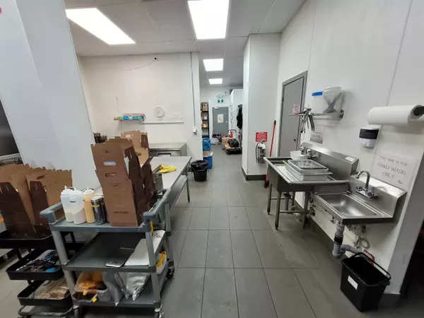 New Westminster, BC V3L 3X5,450 E Columbia ST #103