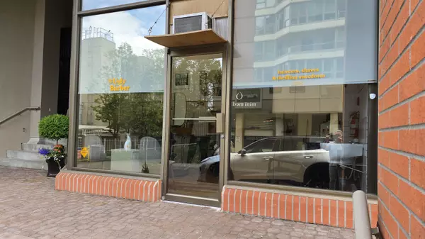 Vancouver, BC V6Z 2M2,1625 Hornby ST #103