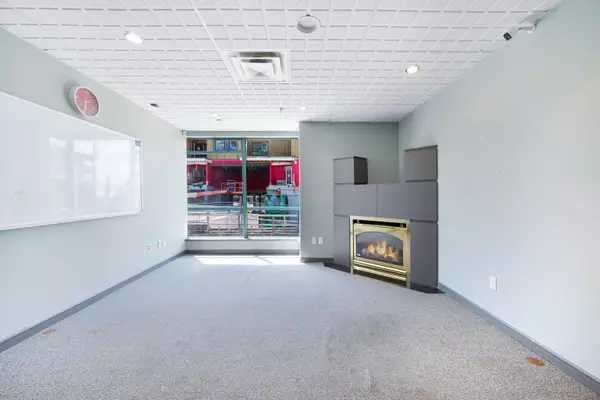 11680 Lloyd AVE #2 North Vancouver, BC V7P 2N6